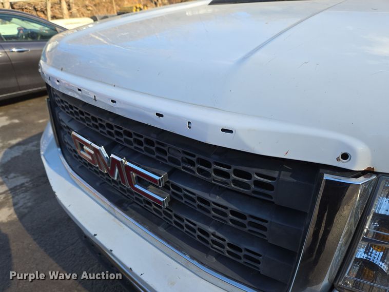 image for item EC3988 2013 Chevrolet Silverado 3500HD pickup truck