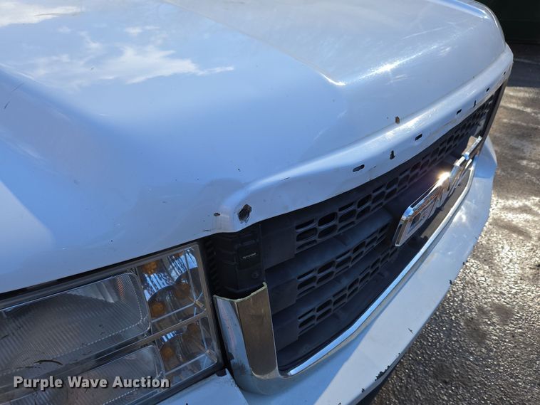 image for item EC3988 2013 Chevrolet Silverado 3500HD pickup truck