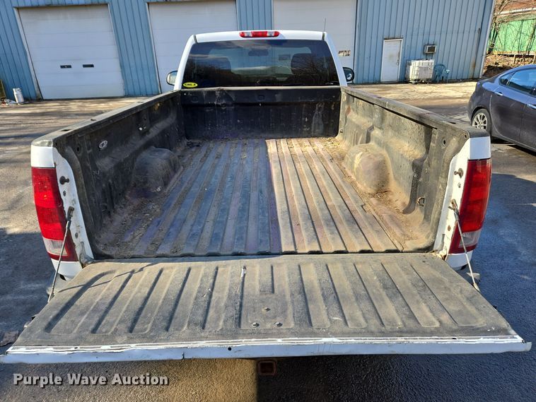 image for item EC3988 2013 Chevrolet Silverado 3500HD pickup truck