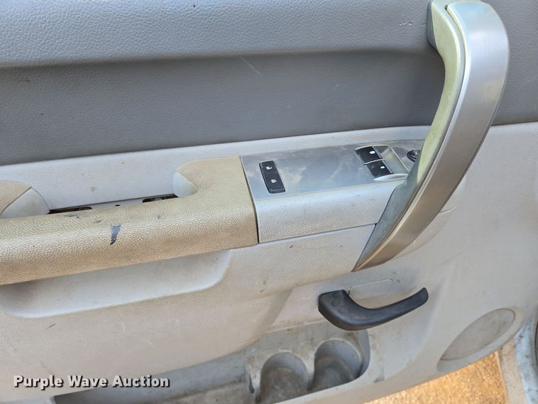 image for item EC3988 2013 Chevrolet Silverado 3500HD pickup truck