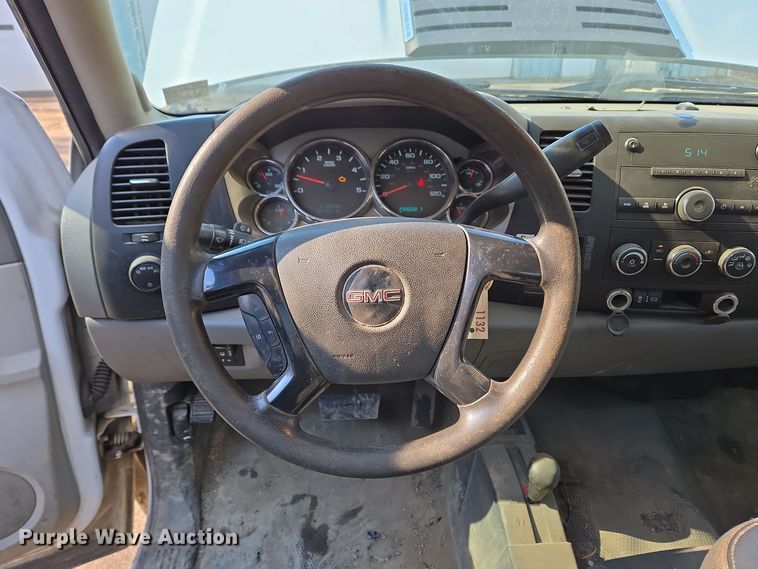 image for item EC3988 2013 Chevrolet Silverado 3500HD pickup truck