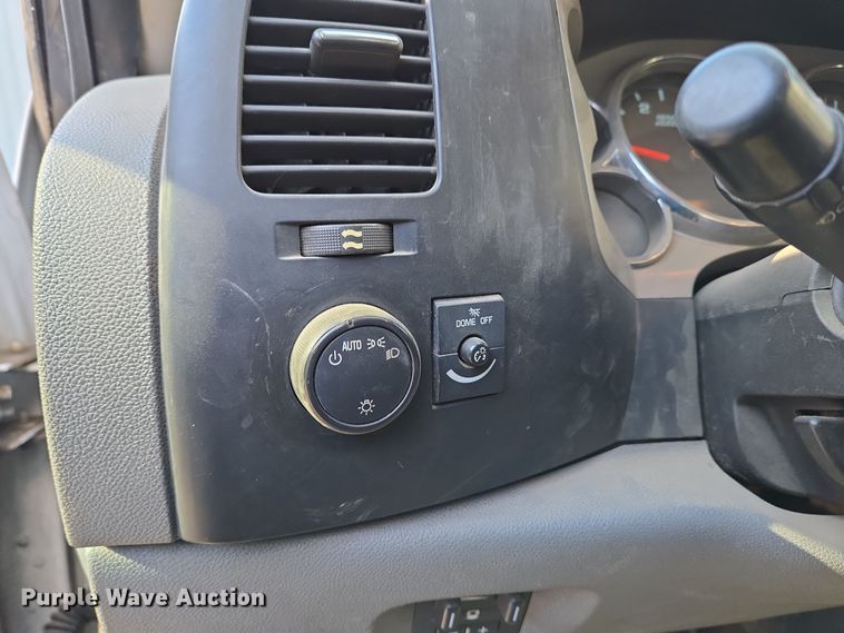 image for item EC3988 2013 Chevrolet Silverado 3500HD pickup truck