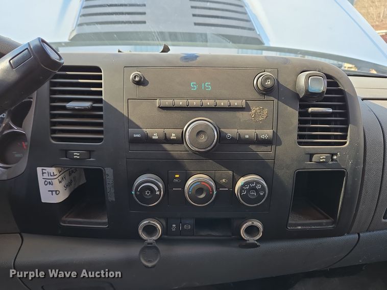 image for item EC3988 2013 Chevrolet Silverado 3500HD pickup truck