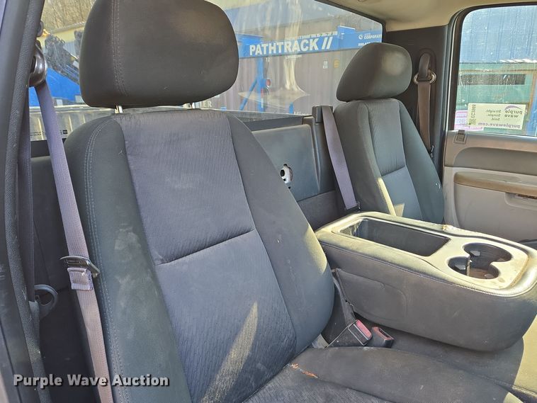 image for item EC3988 2013 Chevrolet Silverado 3500HD pickup truck