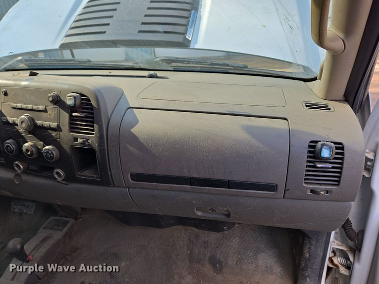 image for item EC3988 2013 Chevrolet Silverado 3500HD pickup truck