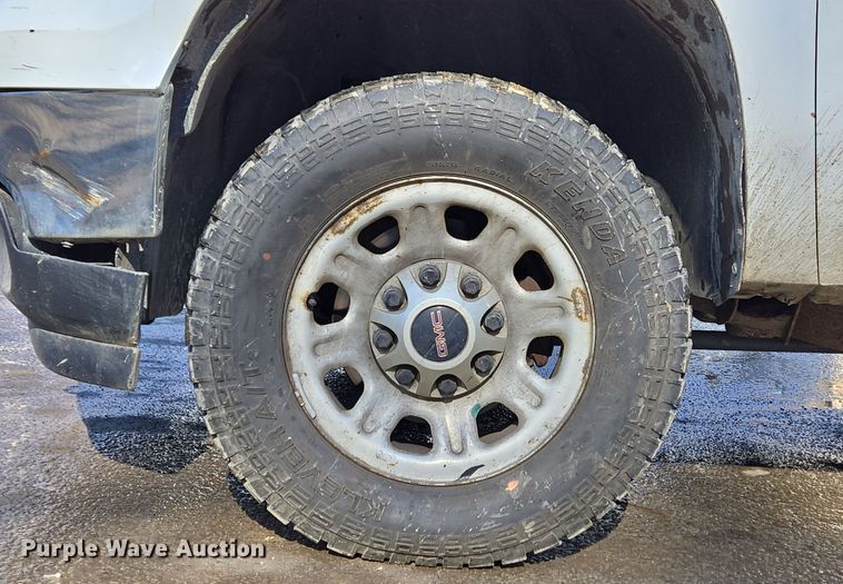 image for item EC3988 2013 Chevrolet Silverado 3500HD pickup truck