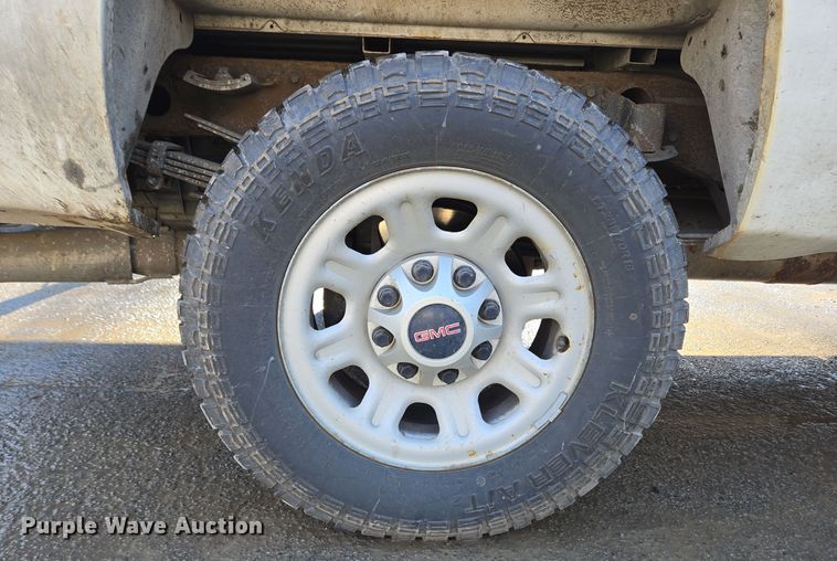 image for item EC3988 2013 Chevrolet Silverado 3500HD pickup truck