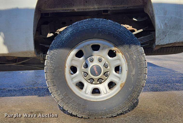 image for item EC3988 2013 Chevrolet Silverado 3500HD pickup truck