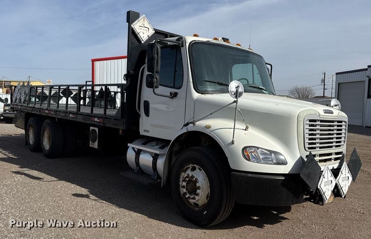 image for item ED5508 2005 Freightliner Business Class M2 flatbed truck