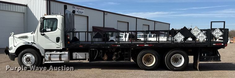 image for item ED5508 2005 Freightliner Business Class M2 flatbed truck