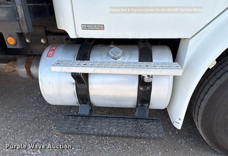 image for item ED5508 2005 Freightliner Business Class M2 flatbed truck