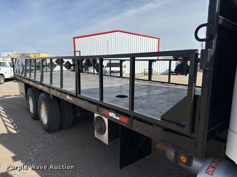 image for item ED5508 2005 Freightliner Business Class M2 flatbed truck