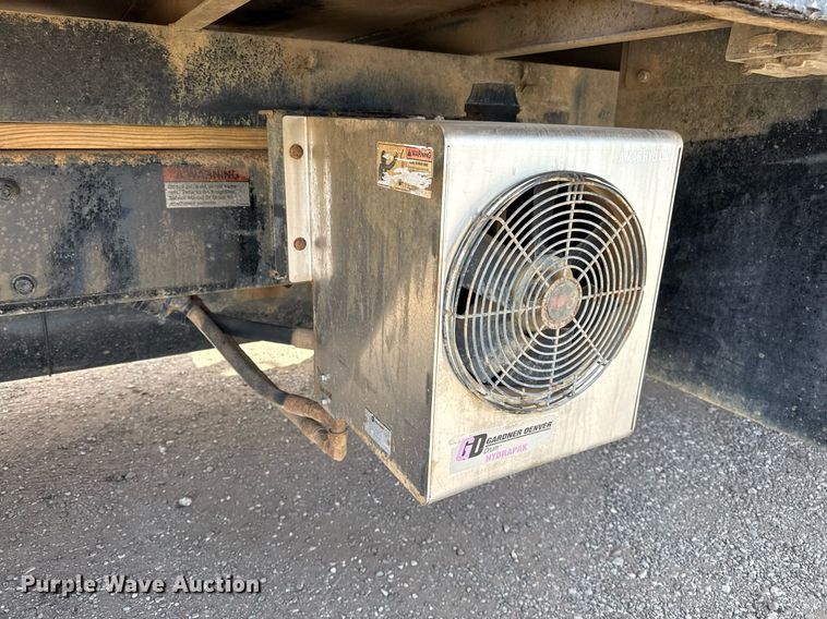 image for item ED5508 2005 Freightliner Business Class M2 flatbed truck