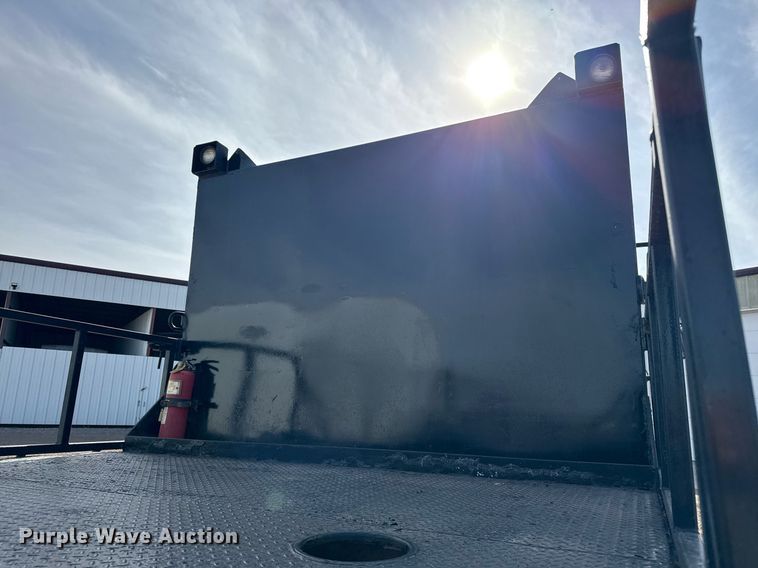 image for item ED5508 2005 Freightliner Business Class M2 flatbed truck