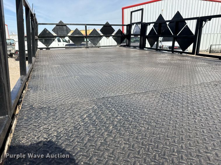 image for item ED5508 2005 Freightliner Business Class M2 flatbed truck