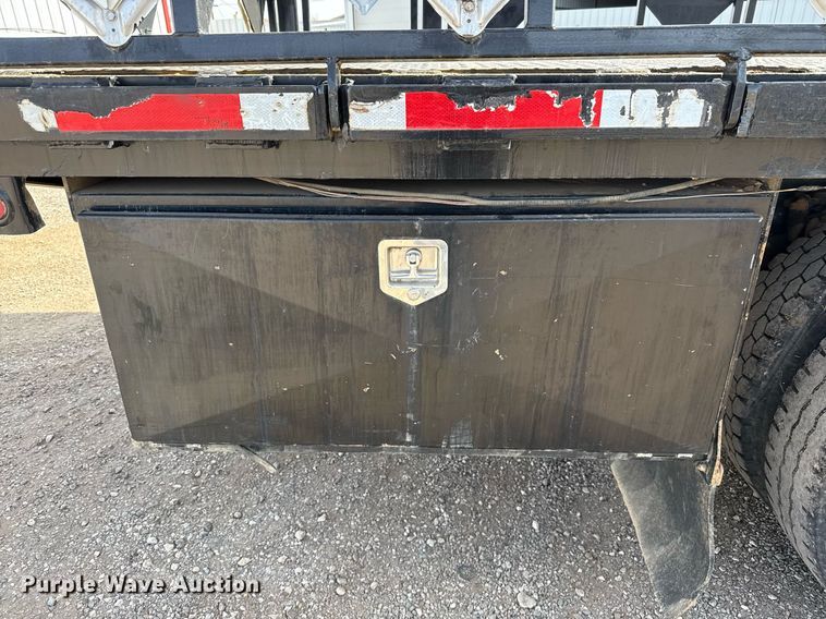 image for item ED5508 2005 Freightliner Business Class M2 flatbed truck