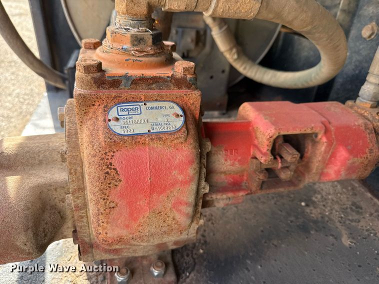 image for item ED5508 2005 Freightliner Business Class M2 flatbed truck