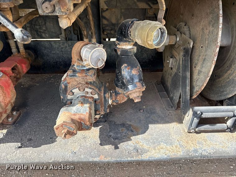 image for item ED5508 2005 Freightliner Business Class M2 flatbed truck