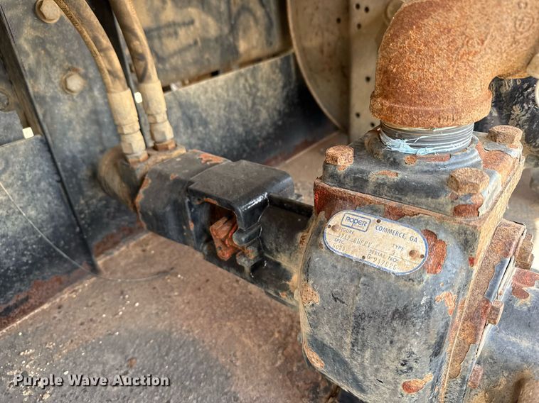 image for item ED5508 2005 Freightliner Business Class M2 flatbed truck