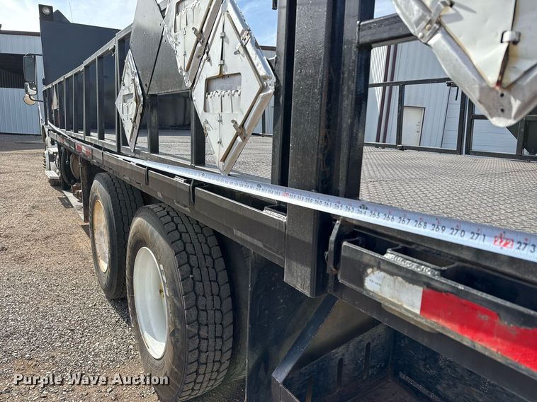 image for item ED5508 2005 Freightliner Business Class M2 flatbed truck