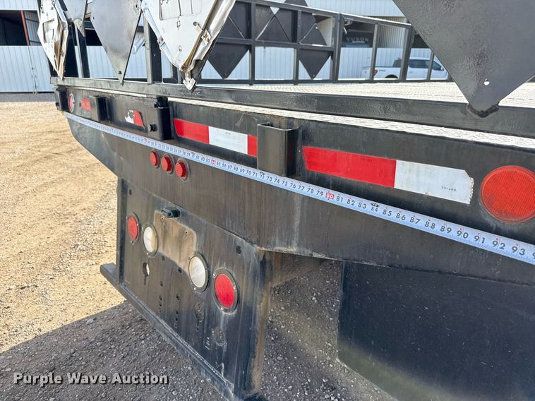 image for item ED5508 2005 Freightliner Business Class M2 flatbed truck