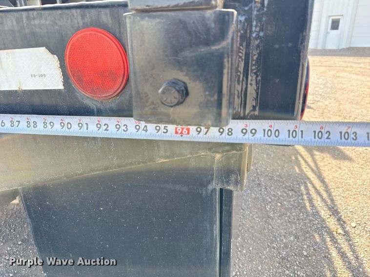 image for item ED5508 2005 Freightliner Business Class M2 flatbed truck