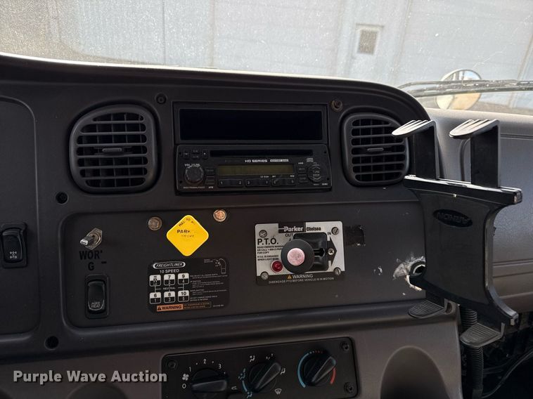 image for item ED5508 2005 Freightliner Business Class M2 flatbed truck