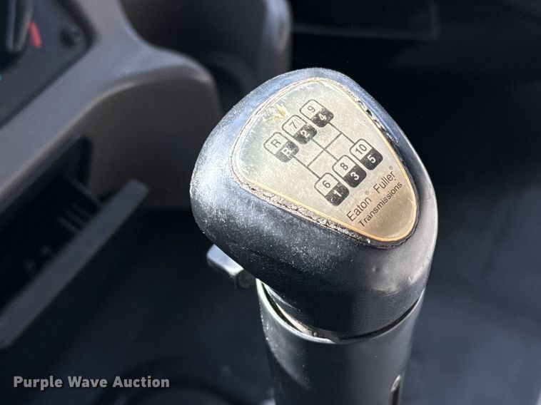 image for item ED5508 2005 Freightliner Business Class M2 flatbed truck