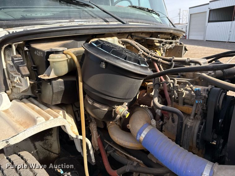 image for item ED5508 2005 Freightliner Business Class M2 flatbed truck