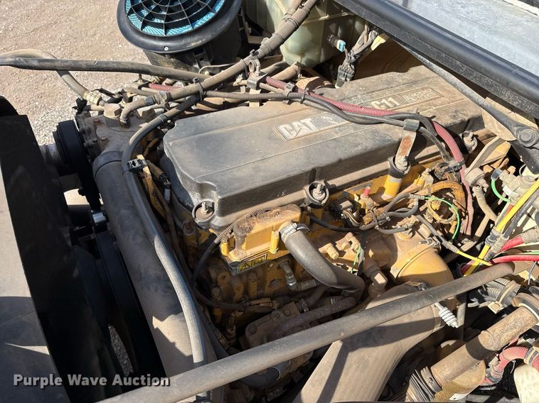 image for item ED5508 2005 Freightliner Business Class M2 flatbed truck