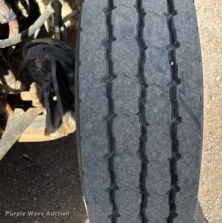 image for item ED5508 2005 Freightliner Business Class M2 flatbed truck