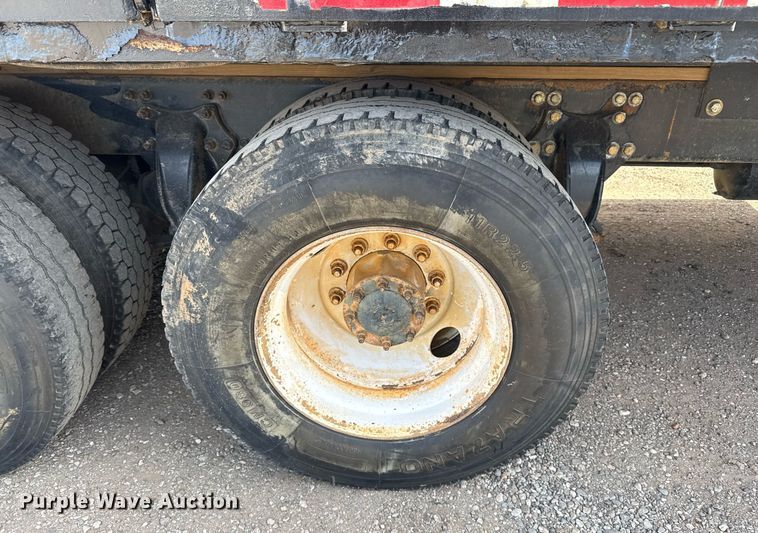 image for item ED5508 2005 Freightliner Business Class M2 flatbed truck