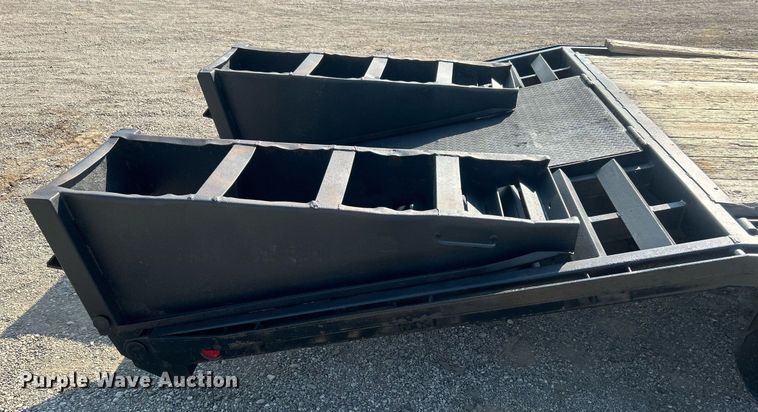 image for item EG1139 2007 Road King equipment trailer