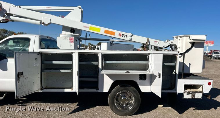 image for item EG1166 2014 Ford F450 Super Duty bucket truck