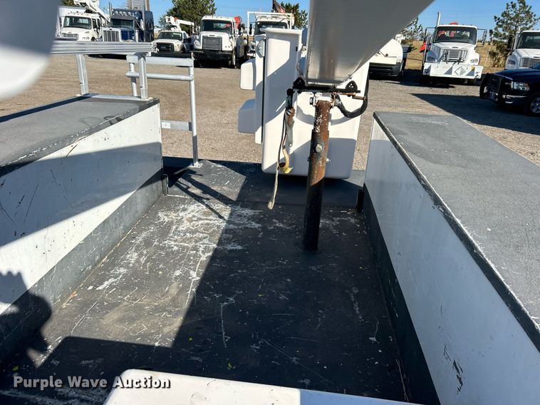 image for item EG1166 2014 Ford F450 Super Duty bucket truck