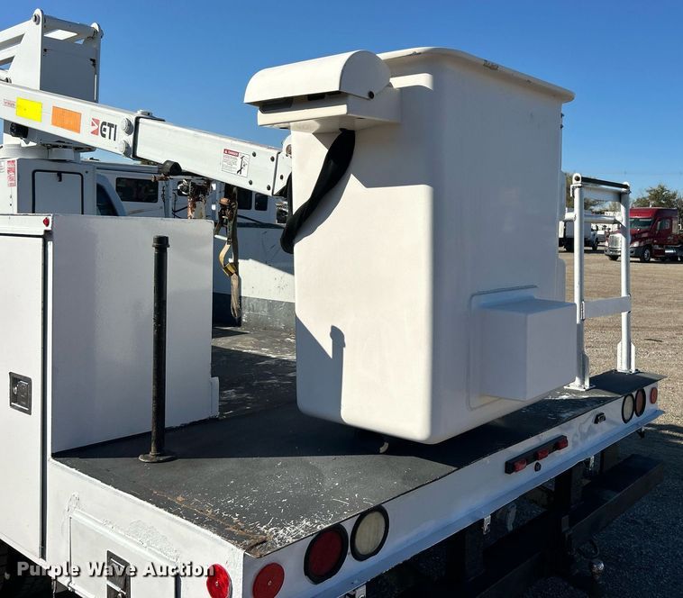 image for item EG1166 2014 Ford F450 Super Duty bucket truck