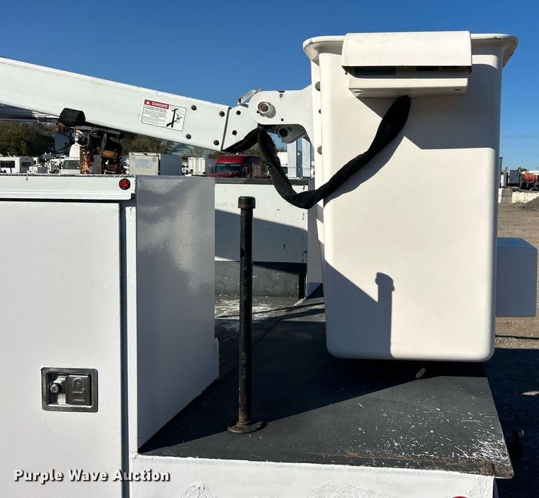 image for item EG1166 2014 Ford F450 Super Duty bucket truck