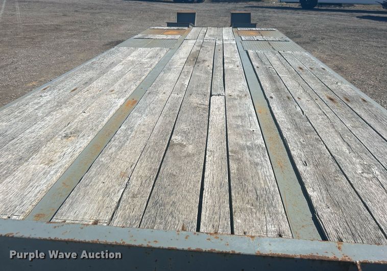 image for item EG1237 2017 Interstate Trailers, Inc. 20DTA equipment trailer