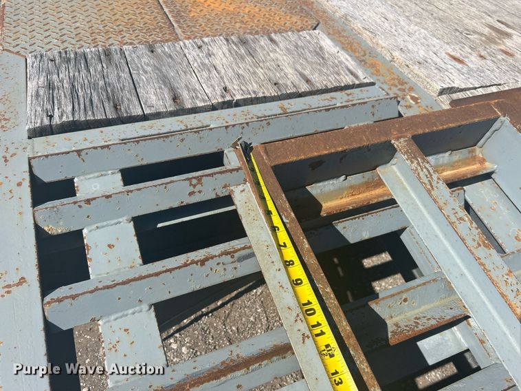 image for item EG1237 2017 Interstate Trailers, Inc. 20DTA equipment trailer