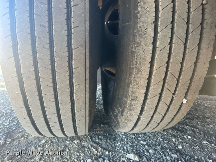 image for item EG1237 2017 Interstate Trailers, Inc. 20DTA equipment trailer