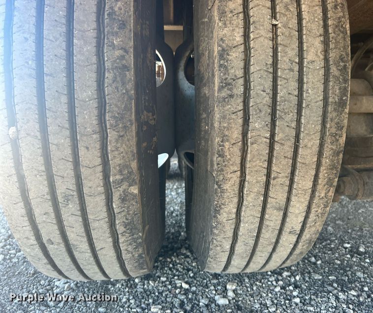 image for item EG1237 2017 Interstate Trailers, Inc. 20DTA equipment trailer