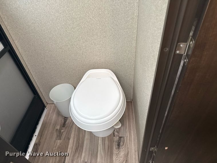 image for item EG2433 2019 Springdale Keystone camper