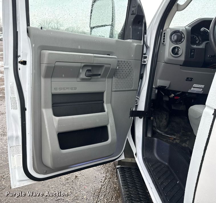 image for item EG2512 2019 Ford E450 Super Duty refrigerated truck