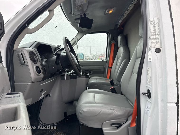 image for item EG2512 2019 Ford E450 Super Duty refrigerated truck