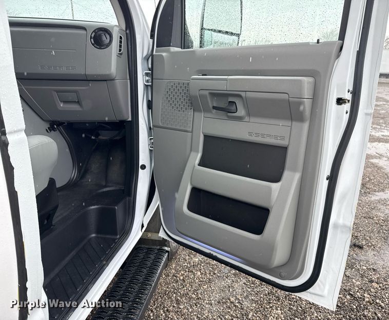 image for item EG2512 2019 Ford E450 Super Duty refrigerated truck