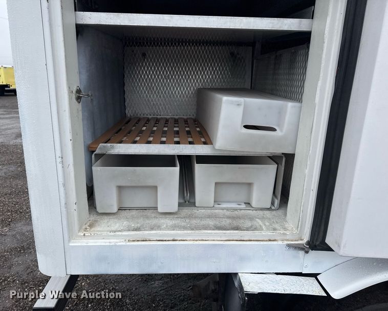 image for item EG2516 2019 Ford F550 Super Duty refrigerated truck