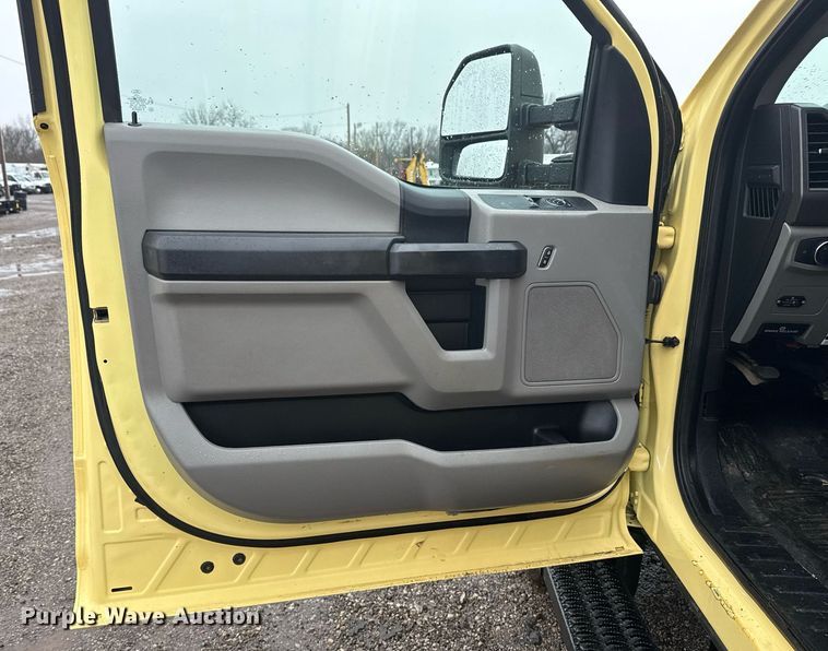 image for item EG2516 2019 Ford F550 Super Duty refrigerated truck