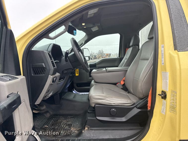 image for item EG2516 2019 Ford F550 Super Duty refrigerated truck