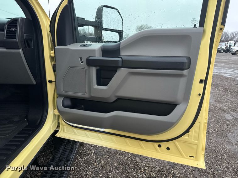 image for item EG2516 2019 Ford F550 Super Duty refrigerated truck