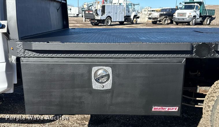 image for item EG2527 2020 Ford F550 Crew Cab flatbed truck